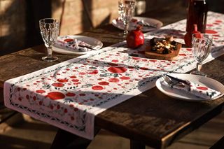 რანერი "ბროწეულები" - 175x40 თეთრი