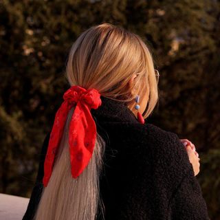 თმის სამაგრი წითელი