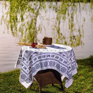 სუფრა "სამეფო" - 140x140 თეთრი