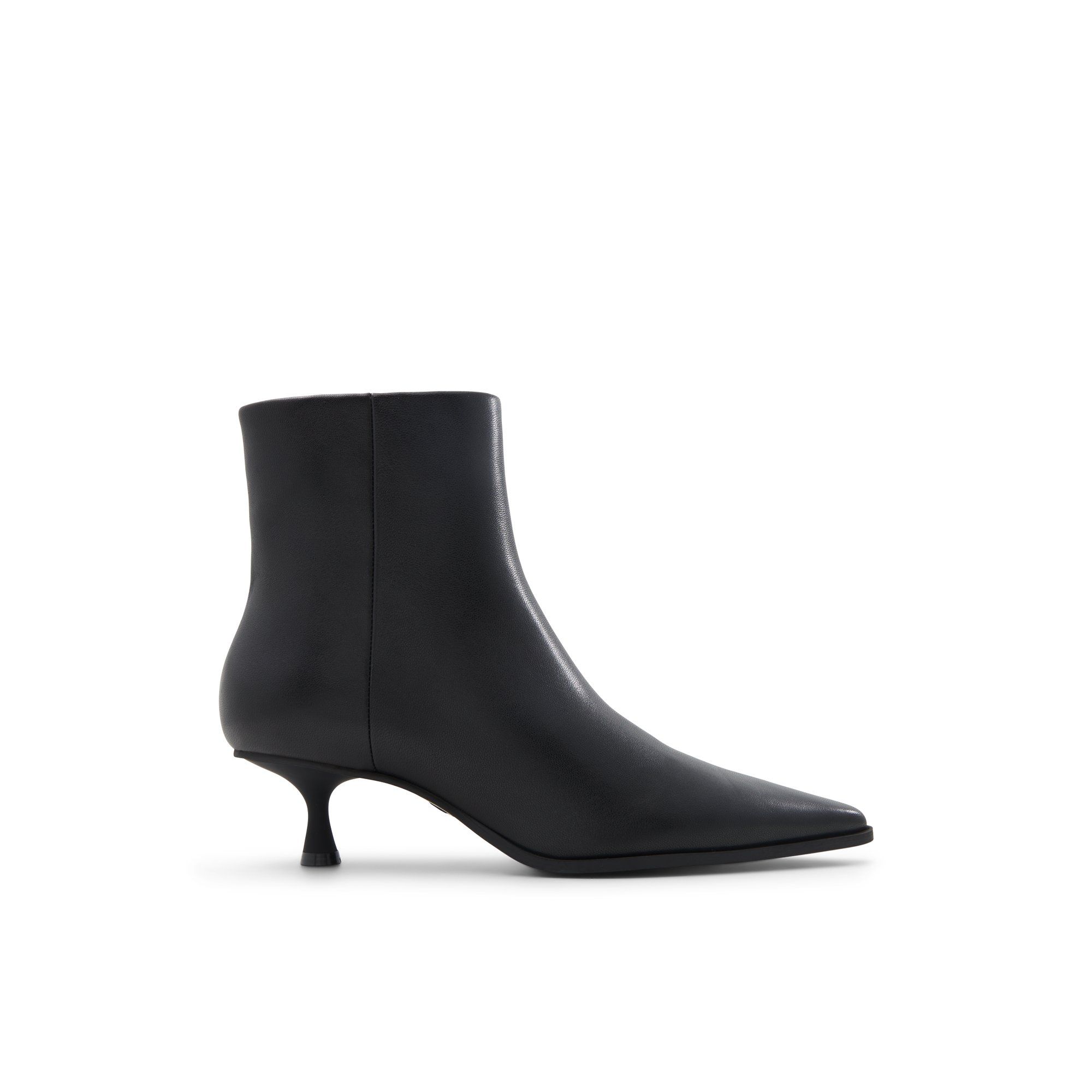 ქალის ჩექმა‎