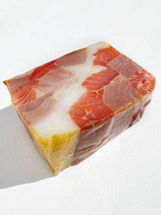 РУЛЕТ ШАХМАТНЫЙ ИЗ ПАЛТУСА СЕМГИ И ТУНЦА Х/К (250 г)