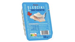 Auchan - Śledziki w sosie śmietanowym - 100 g