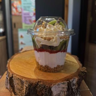 Mascarpone dessert with raspberry mousse