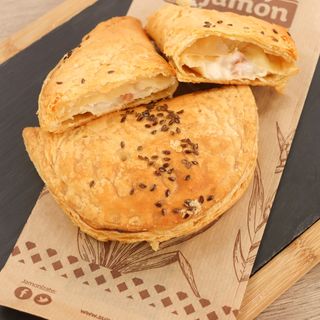 MONDAT Media Luna Bacon/Queso, 130G