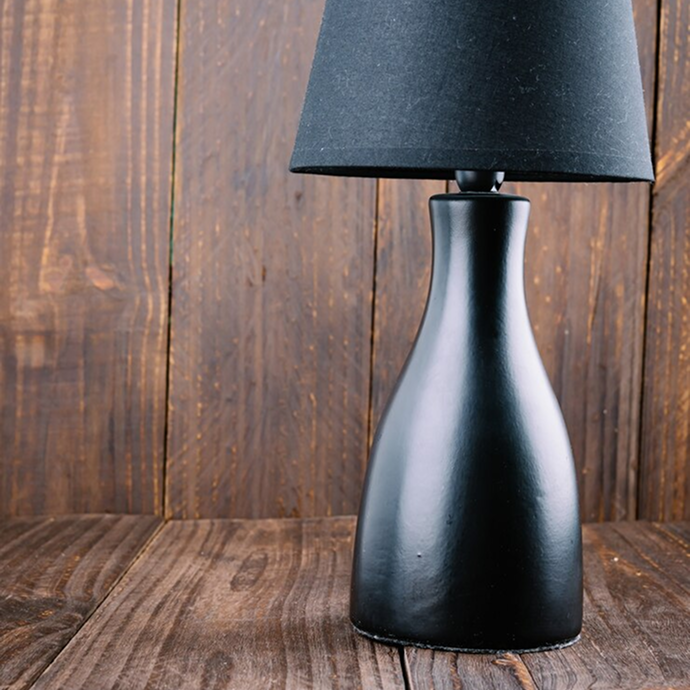 Pies de lámpara, pantallas y cables