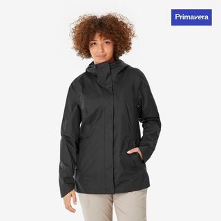Chaqueta impermeable de montaña y trekking con capucha Mujer Quechua NH500.M Negro