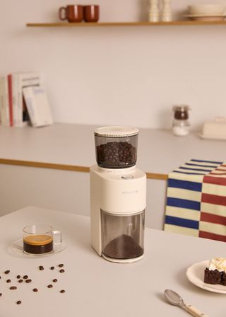 COFFEE GRINDER STUDIO PRO - Molinillo de café con depósito y 38 niveles de molienda