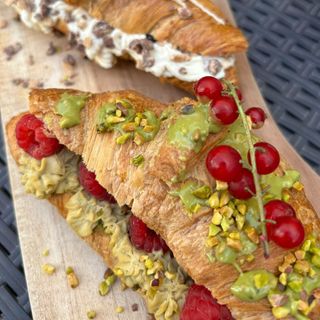 Croissant with pistachio cream