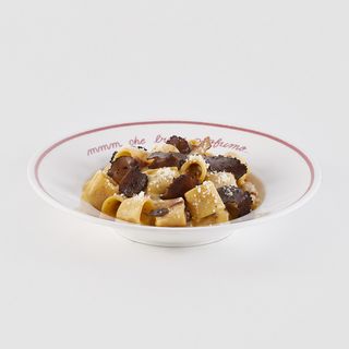 Mezze Maniche alla Carbonara con Scaglie di Tartufo Nero