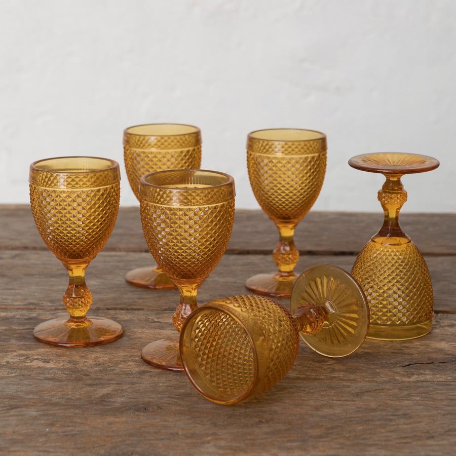 Cristalería, botellas y jarras