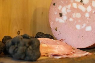Mortadella Tartufo / 100 G