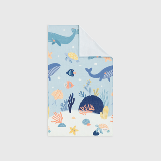 Toalla de playa rizo velour fondo marino Marine color azul claro talla 70x140 cm
