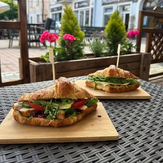 Croissant with Grilled Chicken