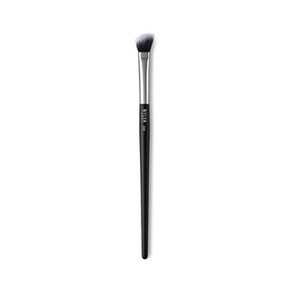 E29 ANGLED EYE BRUSH Pennello occhi dalla forma angolata