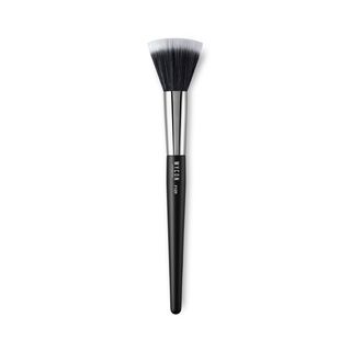 F139 FLUID FACE BRUSH Pennello viso in setole morbide ideale per applicare texture liquide ed in crema 