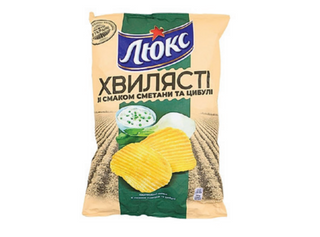 Chipsy ziemniaczane karbowane o smaku śmietany i cebuli oł "Lyuks" 125g