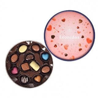 Cutie Dora Pink. 22 praline. Dimensiuni: 18,2 x18,2 x3 cm. 300 grame.