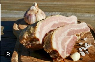 Slaninută cu usturoi 100g