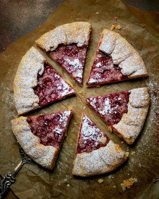 Galetă cu mere și căpșună