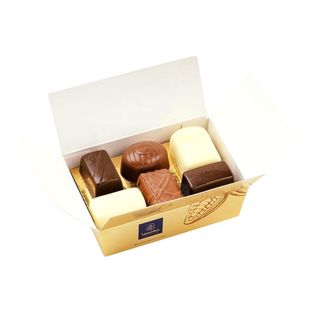 Ballotin 6 praline. Dimensiuni 11X7,5X3,5 cm