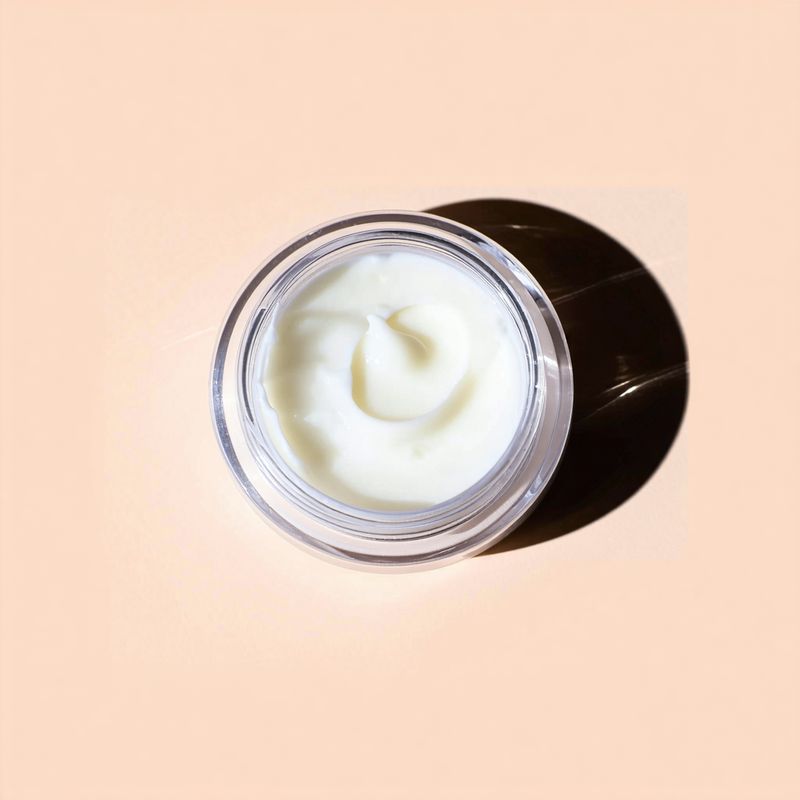 Грижа за очи и устни