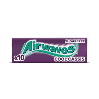 Guma de mestecat cu arome de mentol si coacaze negre Airwaves Cool Cassis, 10 bucati, 14 g