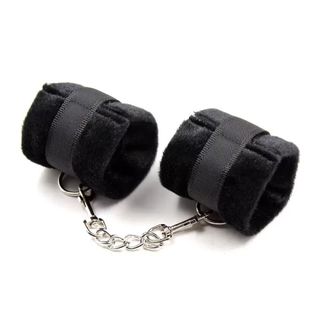 Black Furry Handcuffss LUX05338