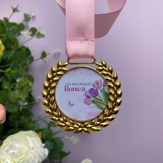 Medalie "Cea Mai Grijulie Bunică"