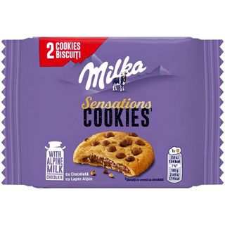 Biscuiti cu bucati de ciocolata si crema cu ciocolata cu lapte Milka Sensations, 52 g