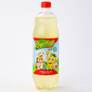 Băutură răcoritoare „Zivchik cu suc de mere” 1L