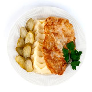 Snitel de pui cu piure de cartofi si castraveti murati 430GR