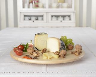 Branza Maturata in Frunze de Nuc, 100 gr