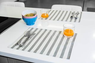 Podloga za tanjire Shabby 45x35cm sivo-bijela dezen10 2/1 Gemitex 8016209089069