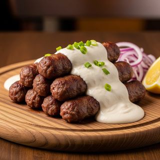 Ćevapi u umaku od kajmaka