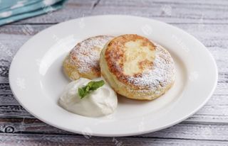 Сырники со сметаной (200г)