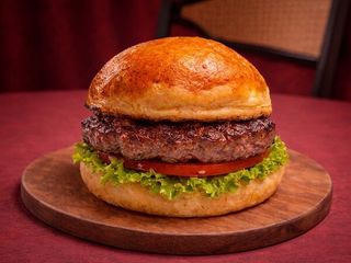 Классический бургер с мраморной говядиной (300г)