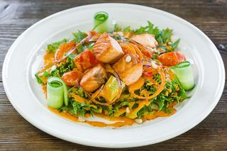 Салат Теплый С Лососем ( 250 г )