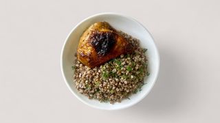 Запеченное куриное бедро (110г)