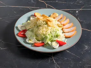 Цезарь с курицей (250г)