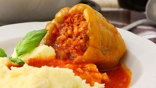 Punjena paprika sa pire krompirom 2 kom