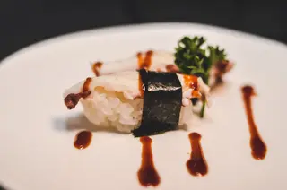 Nigiri gamberi crudi