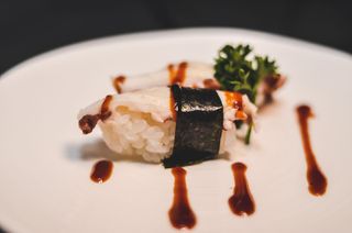 Nigiri gamberi crudi