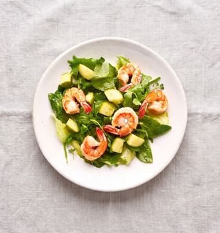 Салат с хрустящим баклажаном и креветками (250г)