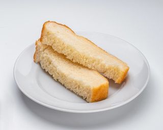 Кусочек белого хлеба (30г)