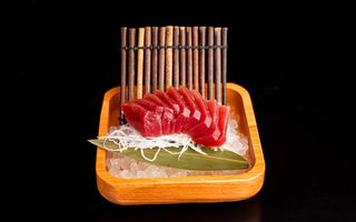 Sashimi di tonno