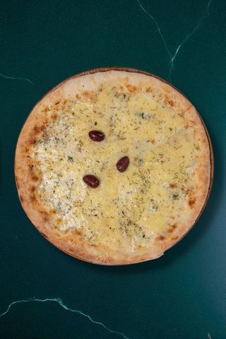 Pizza quattro formaggi