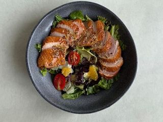 Салат с копченой уткой от шеф-повара (250г)