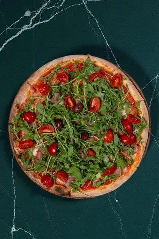 Pizza prosciutto crudo e pomodoro