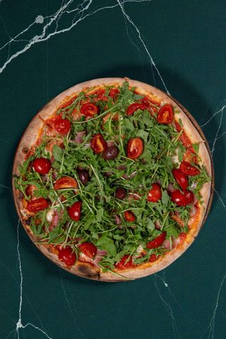 Pizza prosciutto crudo e pomodoro