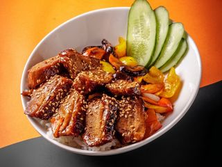 Утка с овощами в устричном соусе (350г)
